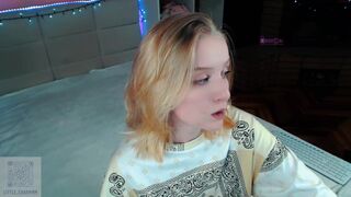 daily_angel chaturbate A bitch eating a banana