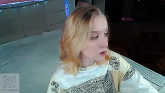 daily_angel chaturbate A bitch eating a banana