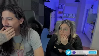 kkandcc chaturbate Gorgeous babe fucks her shaved pussy