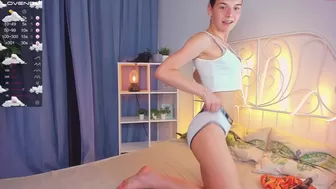 lily_lovelyy chaturbate  gets squirt orgasm