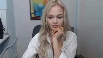 leila_il chaturbate  old woman fucks herself with two toys in both holes