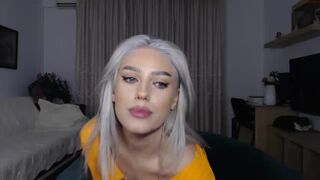 i_am_sarahxxx chaturbate Blissful doll chatting in fries