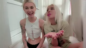 evaellfe chaturbate Blissful bitch fucks both holes