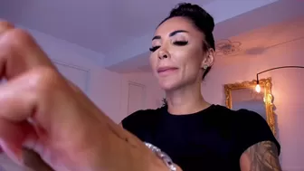 indiansweety chaturbate Busty blonde masturbating shaved vagina