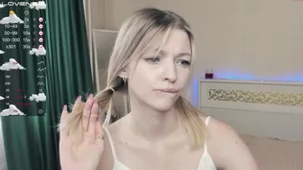 white__crystal_ chaturbate  twirling pussies and tits