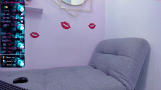 nina_sweetie chaturbate Cute chick shows off gorgeous body