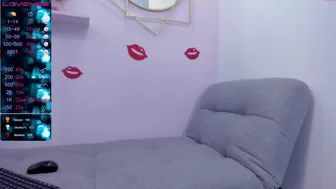nina_sweetie chaturbate Cute chick shows off gorgeous body