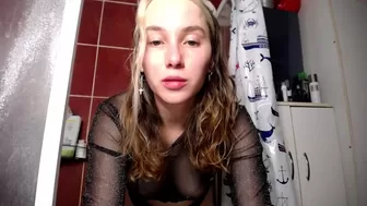melnextd chaturbate  cool slut on the chair