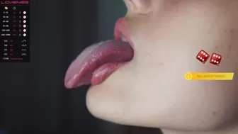 hoolybunny Exquisite woman pulls the vagina