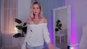emmi_rosee very sexy smiling blonde