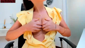 helle__ Sexy babe gently caresses pussy