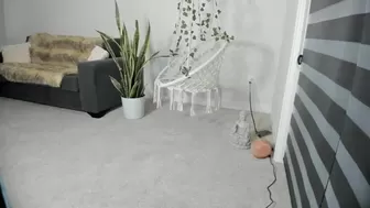 hippybabee Busty lady shows off her charms