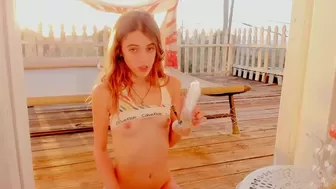 naomidee Hot chicks masturbate their pussy with a vibrator