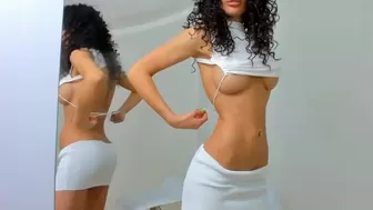 jelisse_j Busty young lady caresses shaved cunt