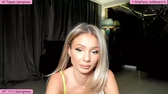 yveline Busty shlendra jerks off and cums