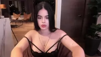 manuu_ Titty shmara jerks off in private