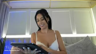 florabella The spicy bitch fucks herself with fingers