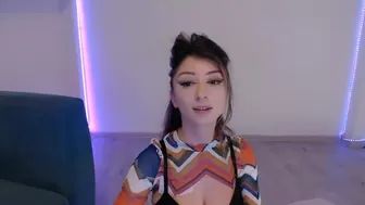 elissa25_ Busty curvy poses naked