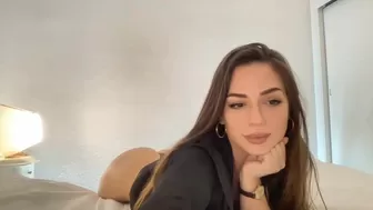 sweettits20 Pretty babenka bends beautiful tits