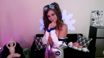 ghoztgirl Sweet blondie fucks with a toy