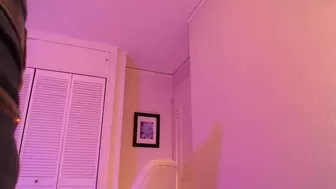 quinnlive Sultry woman fiercely jerks her pussy