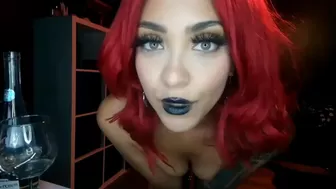cinnamon Naughty kurva strips down to her underwear