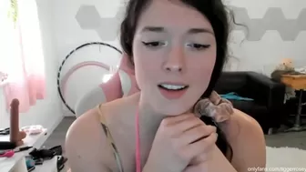 tiggerrosey Vicious trash masturbates vagina