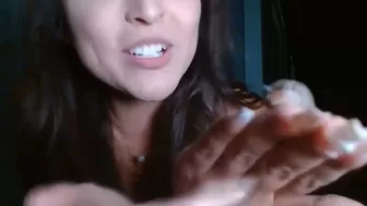 ciarra Putana has fingers