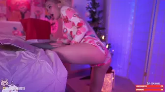 blondelashes19 Charming shows off her tits-