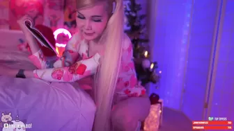 blondelashes19  smeared her incredibly hot body with oil