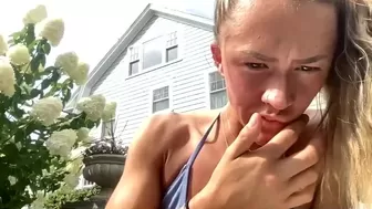 irisquin chaturbate Beauty in stockings gently pulls pussy
