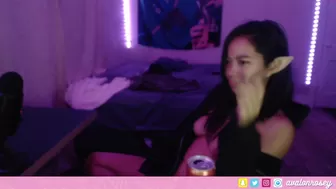 avarosey chaturbate Skinny beauty pulls pussy
