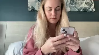 leannequeen113 chaturbate Flexible chick heartily exercises its holes
