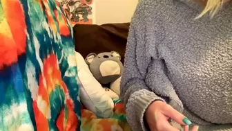 babybimboxo chaturbate Blonde woman gently masturbates pussy