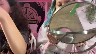 PickiiPackks pretty young teen masturbates pussy