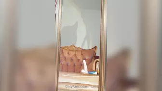 Mia aka miamia_xxx onlyfans the stubborn babe pulls juicy holes