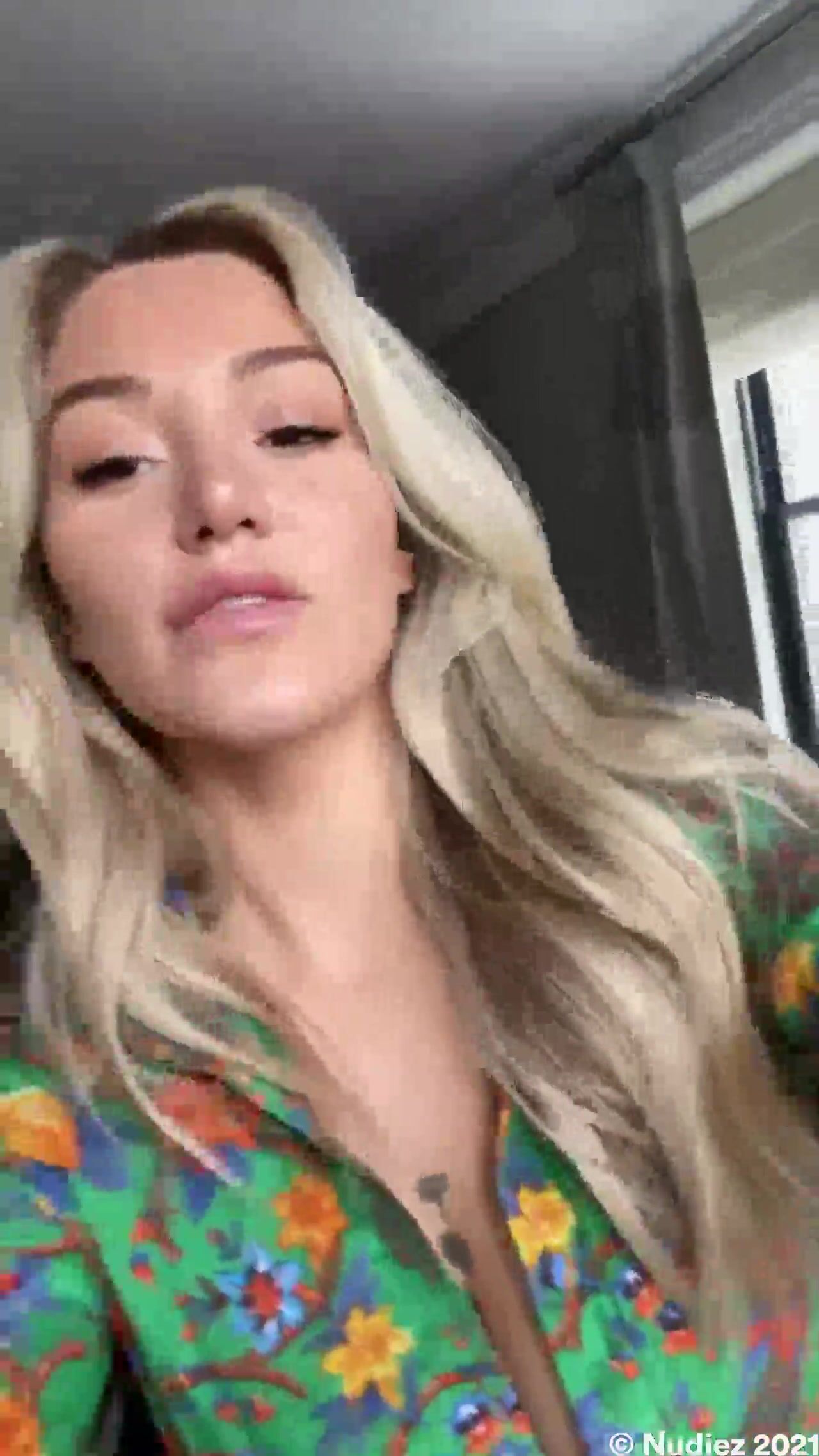 Watch Heidi Grey aka heidigreytv onlyfans passionate skin jumps on a