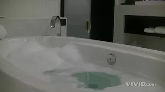 Vid  shows how deep a toy can be in your mouth