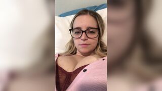 Codi Vore aka codivore onlyfans mature shlendra fucks her cunt with a sex toy