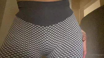 peachypops aka peachypops2 onlyfans beautiful chick takes off her underwear