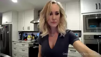 Brandi Love aka brandi_love onlyfans  handjob in fornt of the camera