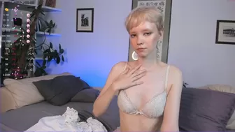 everibudi chaturbate sexy schoolgirl posing in a mini skirt